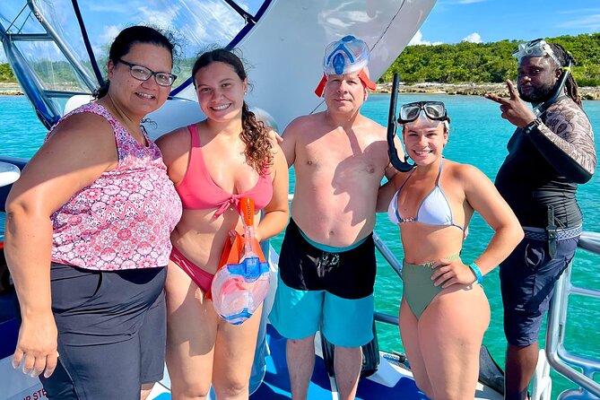 2 Hours Sip and Snorkeling Experience in Bahamas - Cruising Nassau Harbor with local context