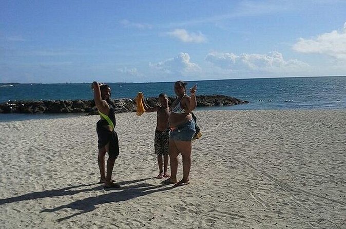 Airport & Ground Transportation (Round Trip) - A practical start to your Nassau stay