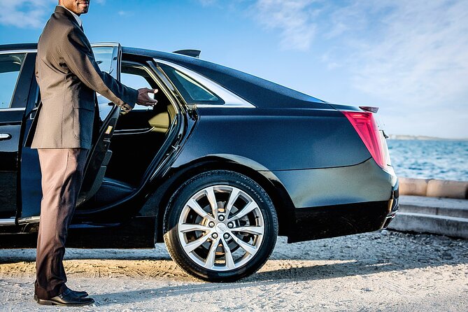 Bahamas Airport Transportation w/free Grocery Stop- Round Trip - A private arrival instead of a taxi scramble