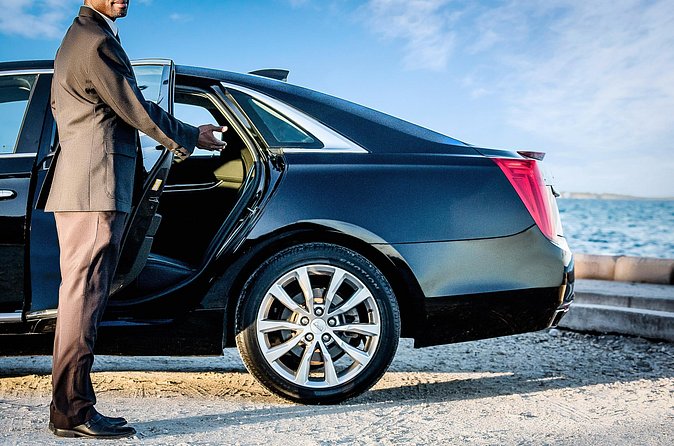 Bahamas Airport Transportation w/free Grocery Stop- Round Trip - Chauffeurs, comfort, and the human touch