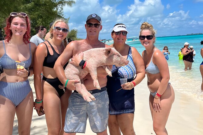 Bahamas Swimming Pigs Experience on Rose Island - Group size and the private-tour question