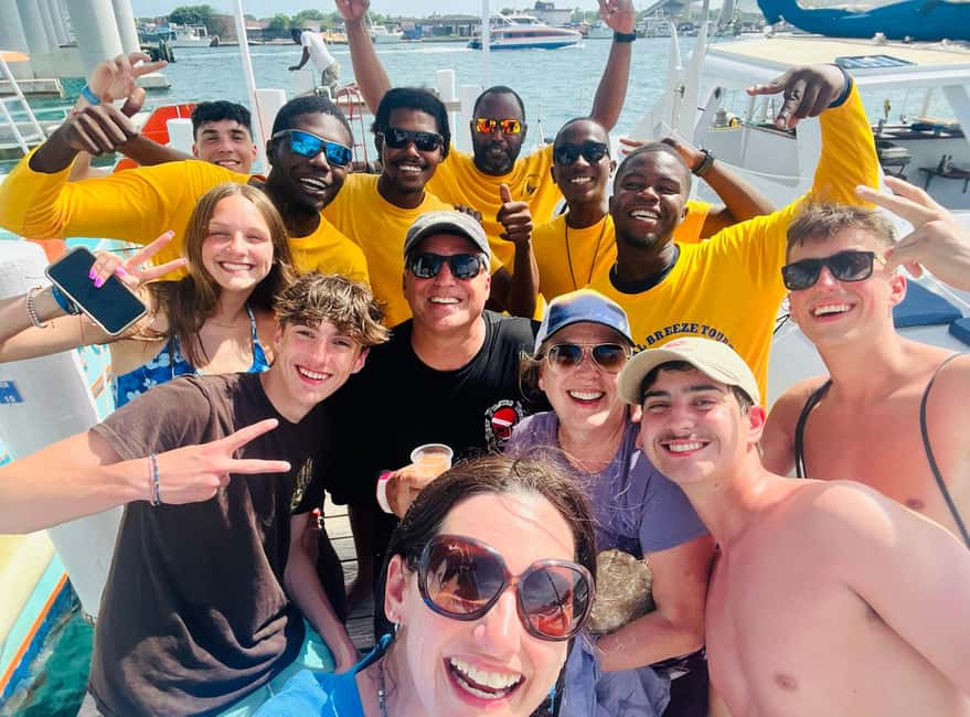 Bahamas: Swimming Pigs & Snorkeling Cruise with Lunch & Rum - Rose Island: beach time with a Bahamian flavor