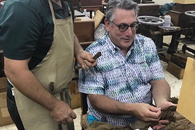 Cigar Rolling Lesson in Nassau - Graycliff Cigar Company: Learning the Roll
