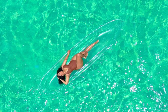 Clear kayak photoshoot Nassau Bahamas. - Walking from the ships to Junkanoo Beach