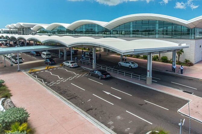 Direct Private Airport Transfer four or more Persons (one way) - What the private vehicle is really worth