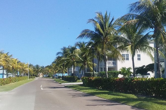 Nassau Airport to Palm Cay - group transportation in comfort - The south-side route to Palm Cay