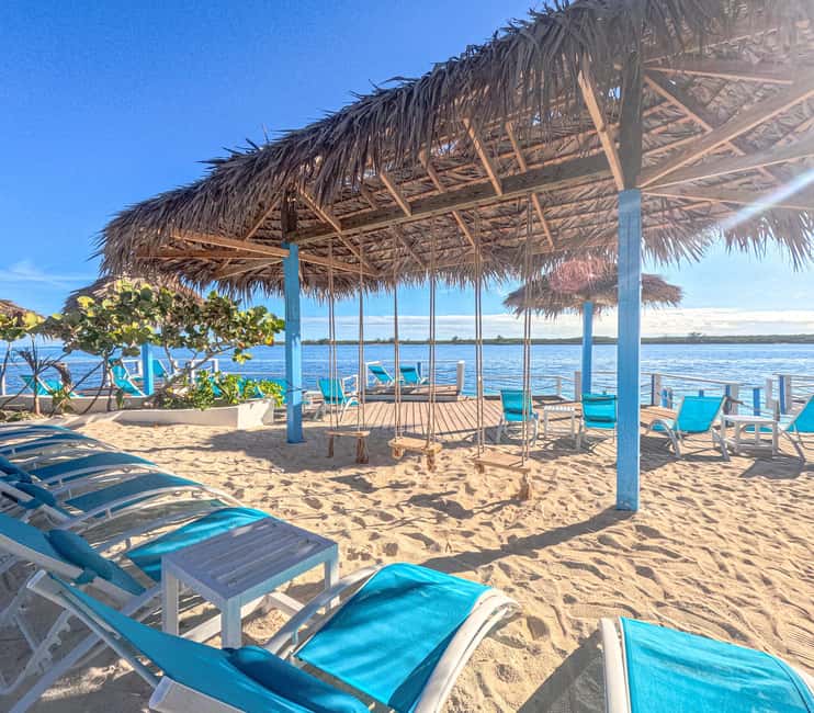 Nassau: Beach Day at SunCay incl. Lunch - Boat Tour - Landing on the private island
