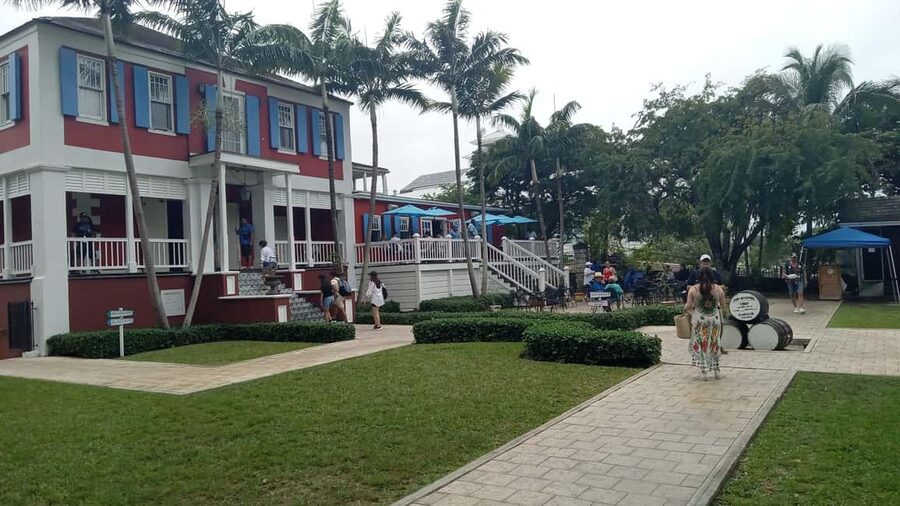 Nassau City Tour: Discover the Charms of Old Charles Town - Forts, Queen’s Staircase, and Nassau’s British past