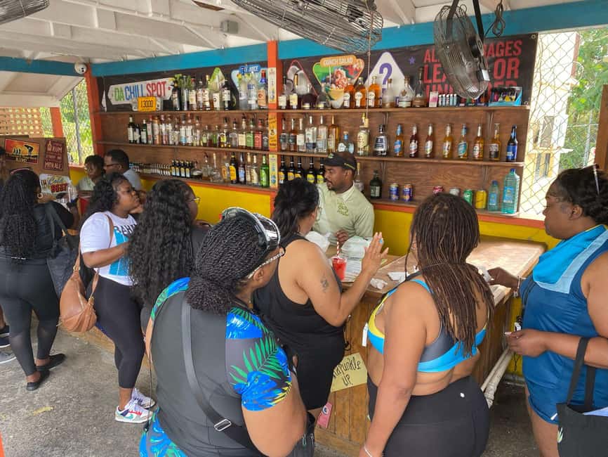 Nassau: Electric Bus Tour with Food & Drink Samples - Rum cake with a Bahamian twist