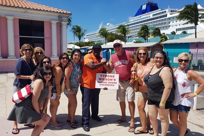 Nassau Island Highlights Sightseeing Tour - Atlantis and the 65-foot bridge to Paradise Island