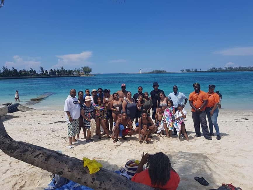 Nassau: Island Highlights Tour with Rum Tasting - Atlantis and Paradise Island without a resort ticket