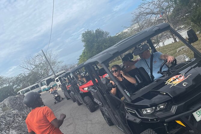 Nassau Narrated Jeep tour with Full Bahamian Lunch and Drink - Queen’s Staircase and Fort Fincastle