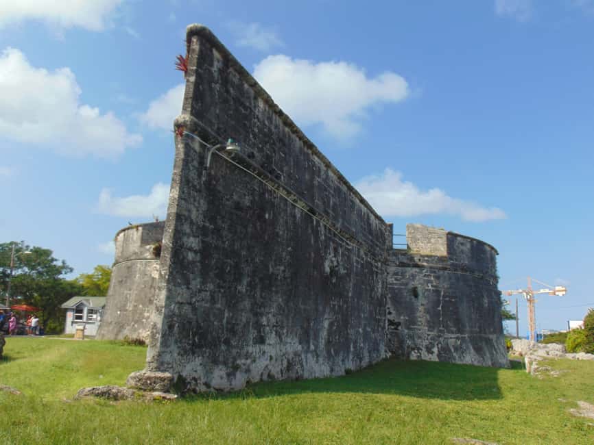 Nassau: Private and Personalized Island Tour - Rum, chocolate, tea, and cake