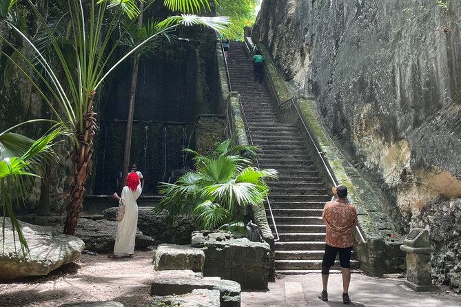 Nassau Private Highlights Sightseeing Tour - Rum cake gives you an easy first taste