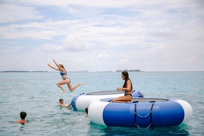 Nassau: Rose Island Perfect Beach Day Group Getaway - The optional swimming pigs encounter