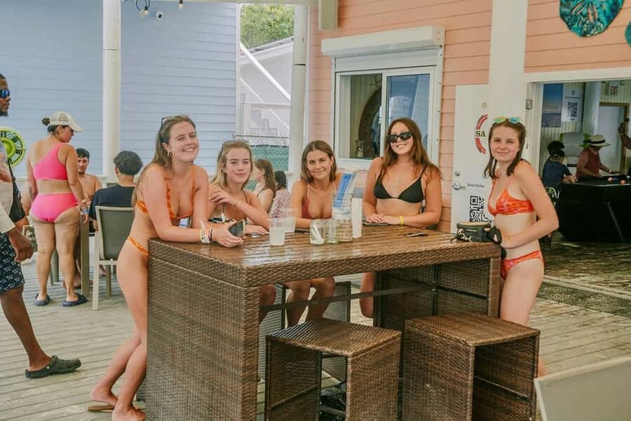 Nassau: Rose Island Swimming Pigs and Beach Day Group Tour - FAQ