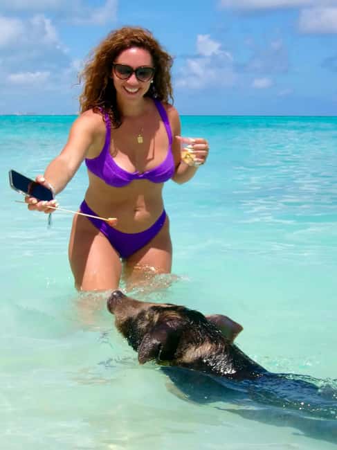 Nassau: Swimming Pigs and Private Beach Club Trip with Lunch - Arriving at the private beach club