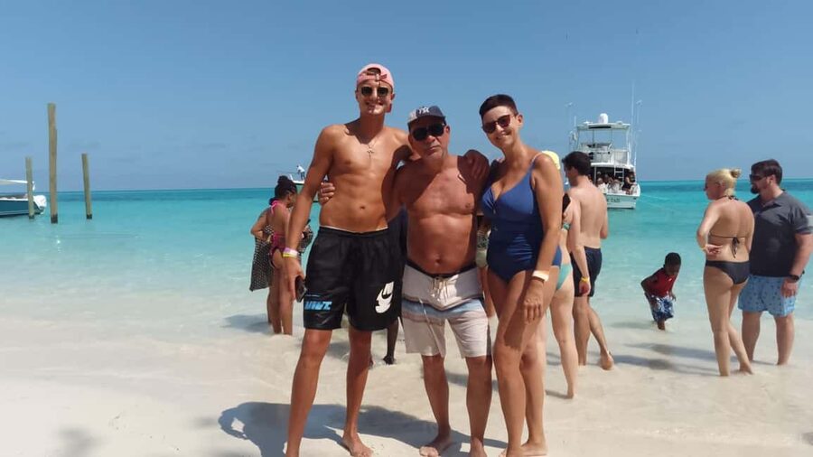 Nassau: Swimming with Pigs, Snorkeling, and Sightseeing Tour - Leaving Bayshore Marina by speedboat