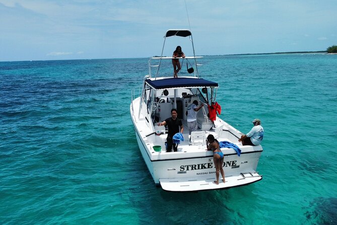 Private 38' Defender Sportfishing/Swim with Pigs in Nassau - Rose Island’s first reef stop