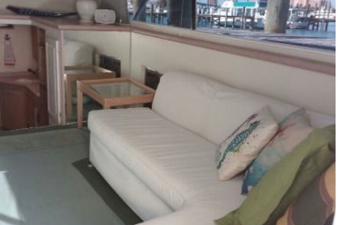 Private 45 Hatteras Sportfishing in Nassau - Cruising Nassau’s Harbor and Paradise Island