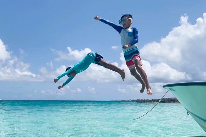 Private Full Day Cruise Tour in Rose Island with Snorkeling - Snorkeling over reefs near the beach