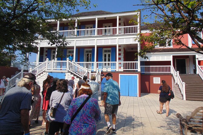 Private Guided Island Tour in Nassau Bahamas -Free Wifi & Drinks - Best uses of your three hours