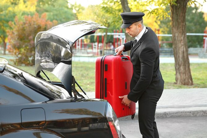 Private One-way Transfer Lynden Pindling Airport To Nassau - Booking details that matter
