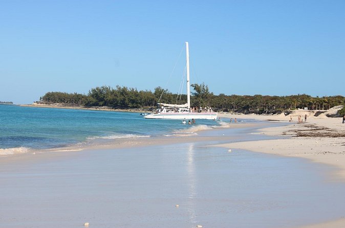 Private speed boat beach and bar hopping visiting Rose island - Beach bars, island music, and time on the sand