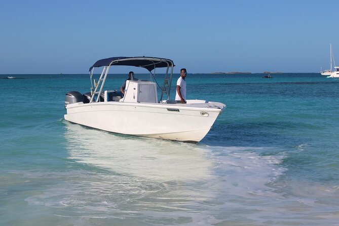 Private speed boat beach and bar hopping visiting Rose island - The floating bar adds a social twist
