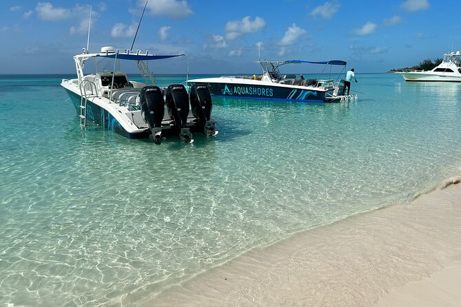Private Tour 45ft Powerboat to Nearby Islands - The crew and the private-tour advantage