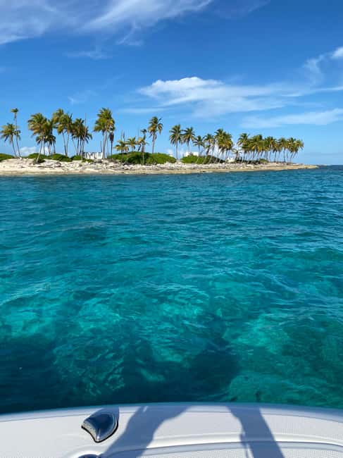 Rose Island: Pig Beach, Snorkeling, Sea Turtles, Beach - Green Cay and the sea turtles