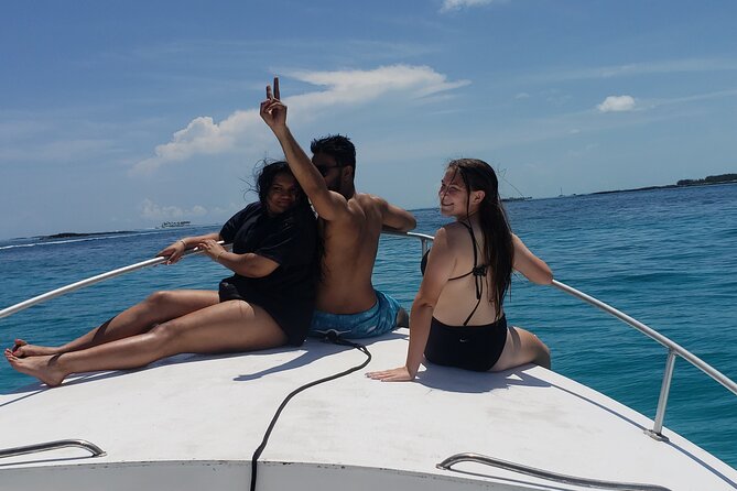 Rose Island: Private Snorkeling, Fishing, and Swimming with Pigs - Rose Island’s white-sand beach