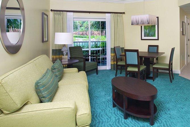 Round trip Airport (LPIA) to Baha Mar, Melia, West Bay St, Cable Beach, Breezes - Adding a grocery or liquor-store stop