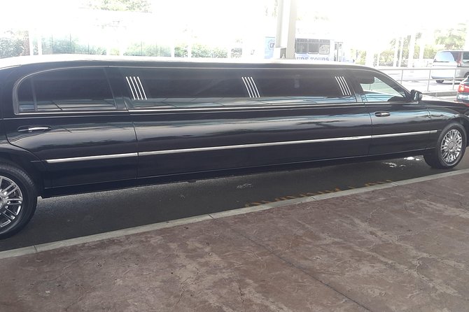 Round Trip Nassau Airport ARRIVAL (NASSAU LIMOUSINE) - Why a private car can be good value for six