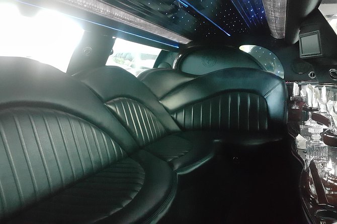 Round Trip Nassau Airport ARRIVAL (NASSAU LIMOUSINE) - What the ride to your hotel is really like