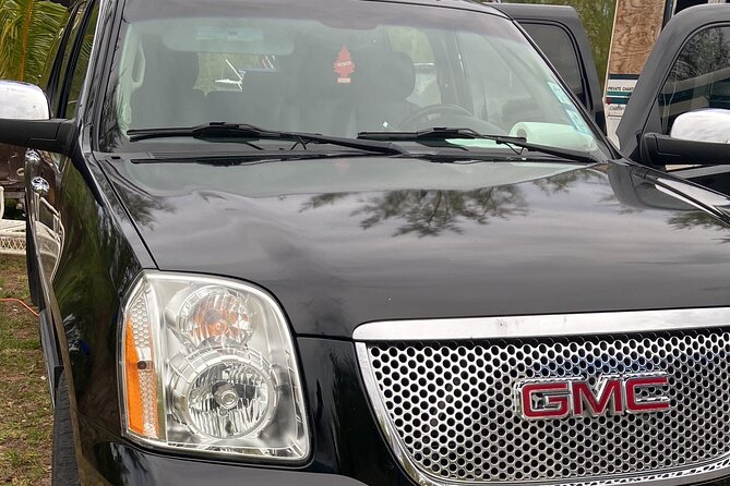 Shared Round Trip Limousine Transfer - Who will get the most from this Freeport transfer?