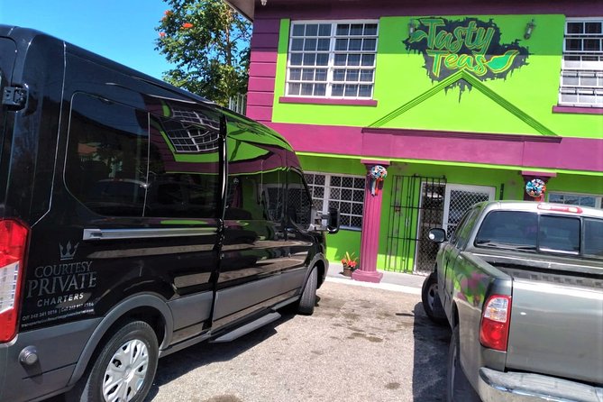 Small Group/ Family Private Roundtrip Airport Shuttle - The return ride requires more care